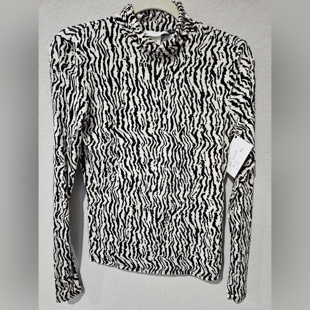 EUC H&M Black and White Zebra Print Long Sleeve Top
